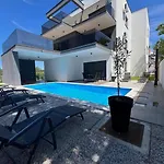 Bella Vista 1 *