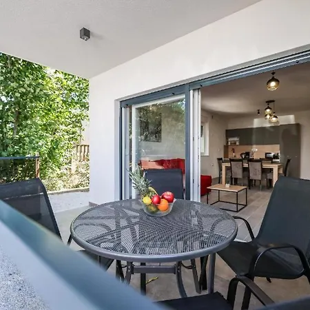 Bella Vista 1 *