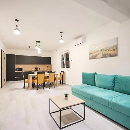 Bella Vista 1 Apartment *