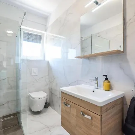 Apartament Bella Vista 1 *
